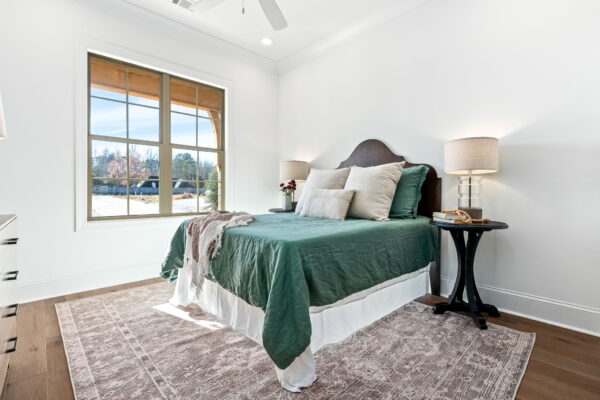 10-web-or-mls-2209 Bellevue Pl-4