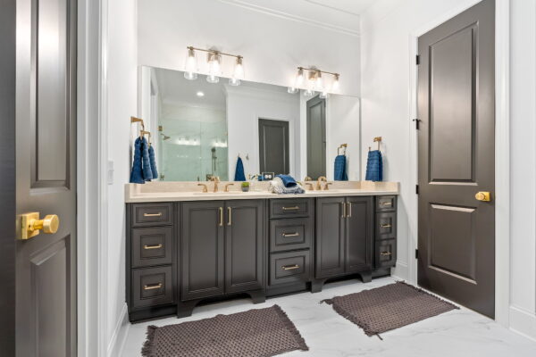 16-web-or-mls-2209 Bellevue Pl-16