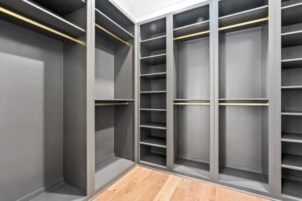 18-web-or-mls-2209 Bellevue Pl-18