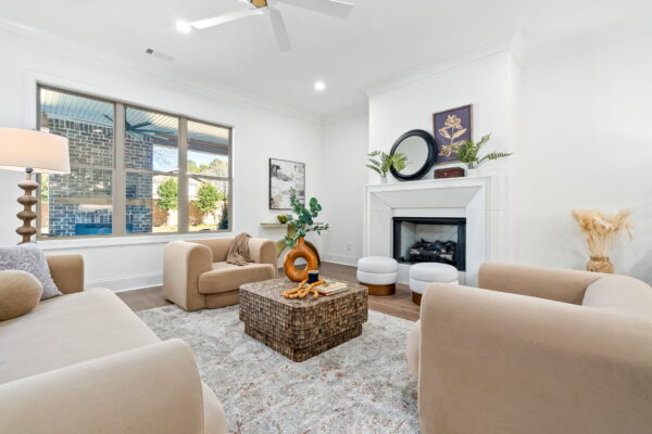 4-web-or-mls-2209 Bellevue Pl-12