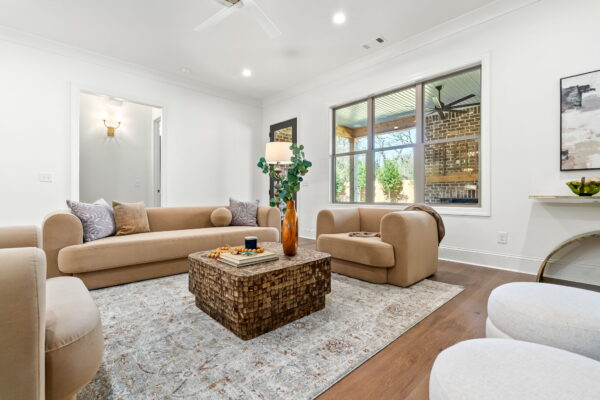 5-web-or-mls-2209 Bellevue Pl-13