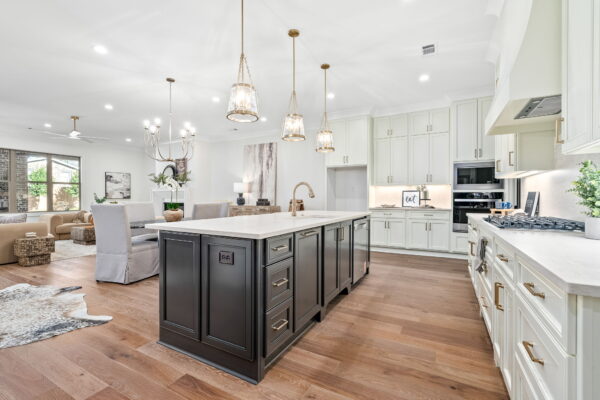 7-web-or-mls-2209 Bellevue Pl-8