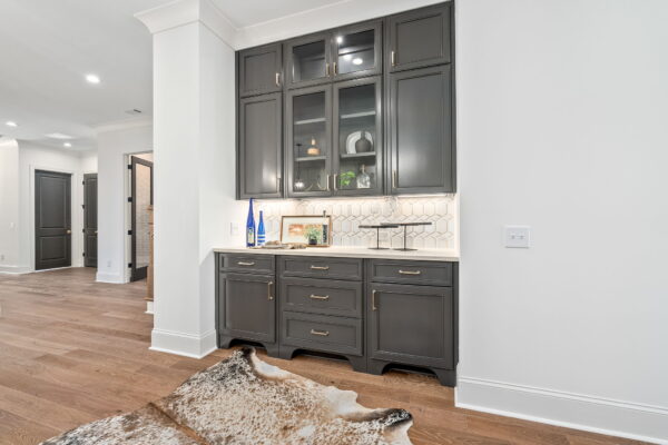 8-web-or-mls-2209 Bellevue Pl-11