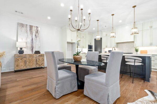 9-web-or-mls-2209 Bellevue Pl-10