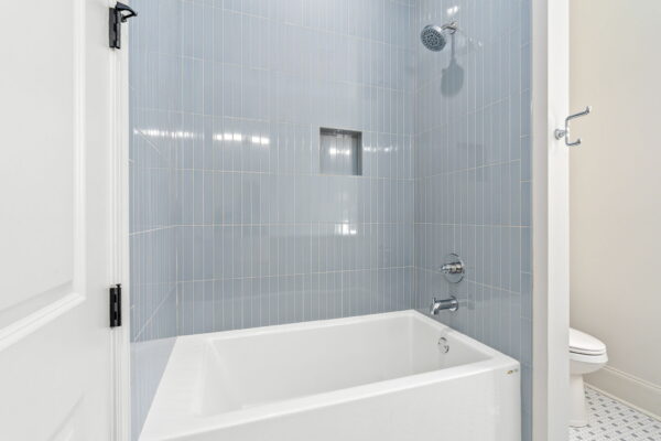 20-web-or-mls-22 - Guest Bathroom Shower 2